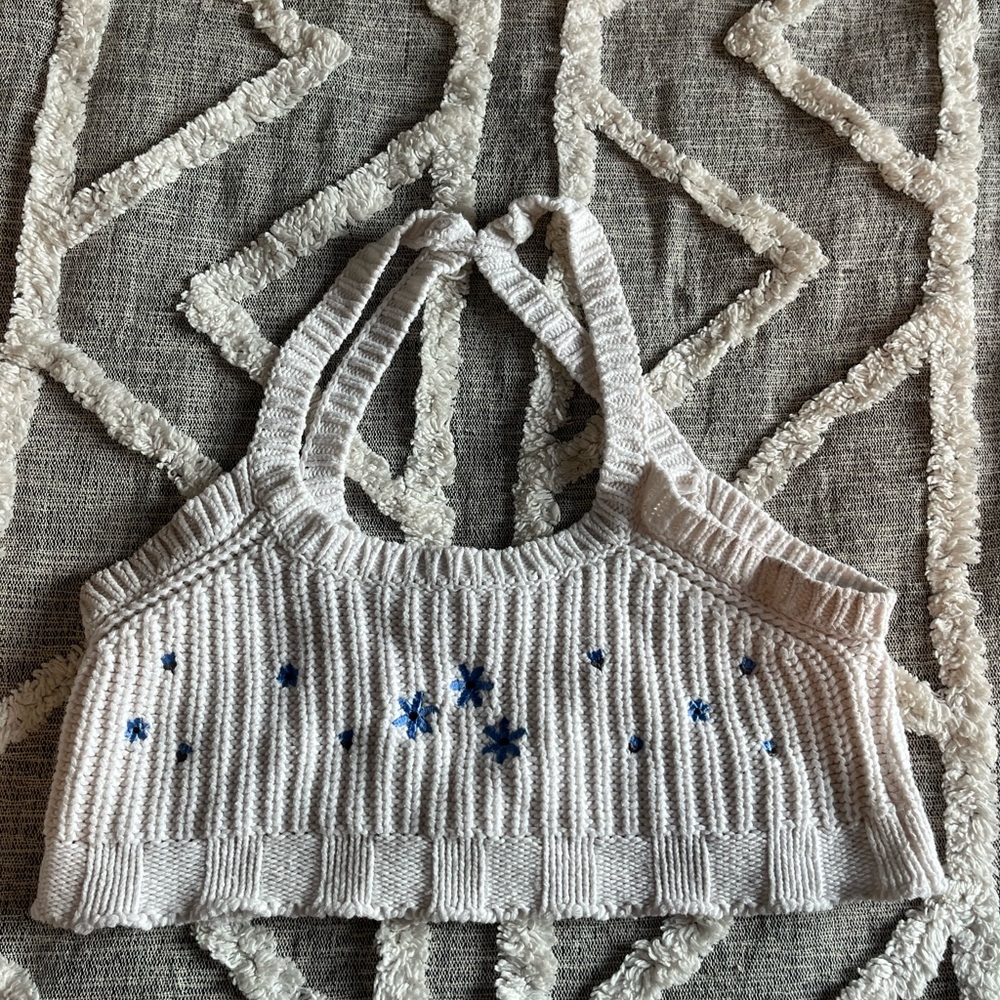 Glassons White and Blue Knitted Crop Top